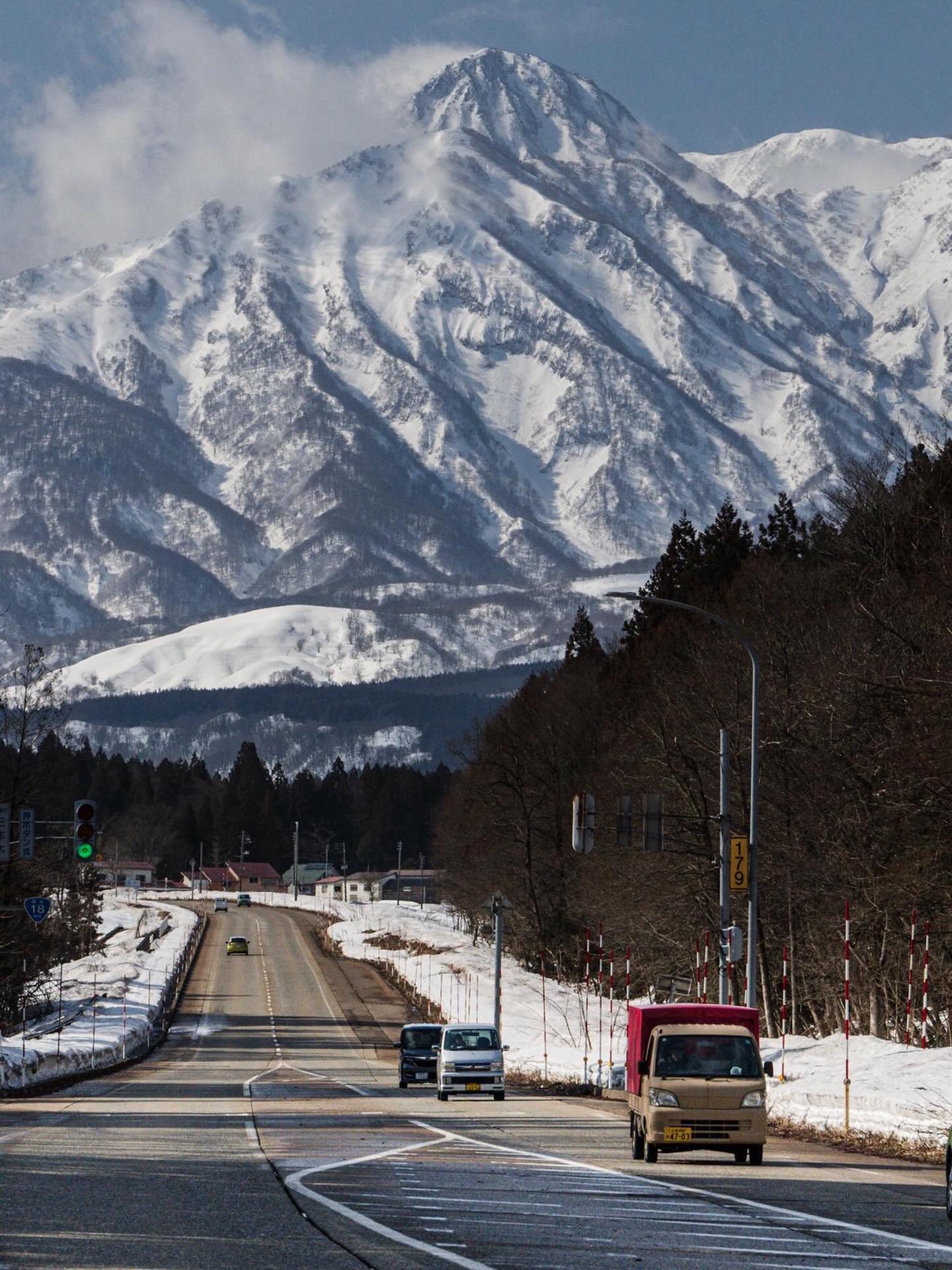 【妙高山とウィング軽トラ】